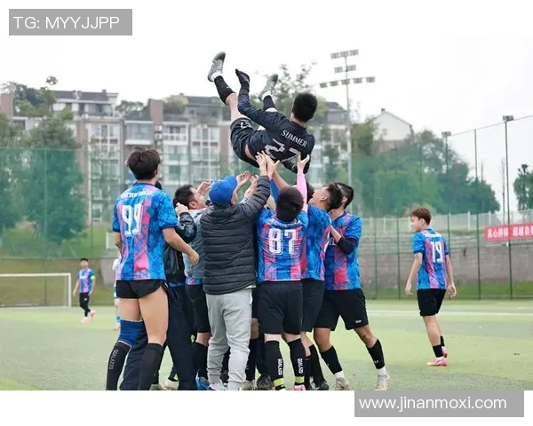 以足球5号球星为核心解读绿茵场上传奇力量与团队精神