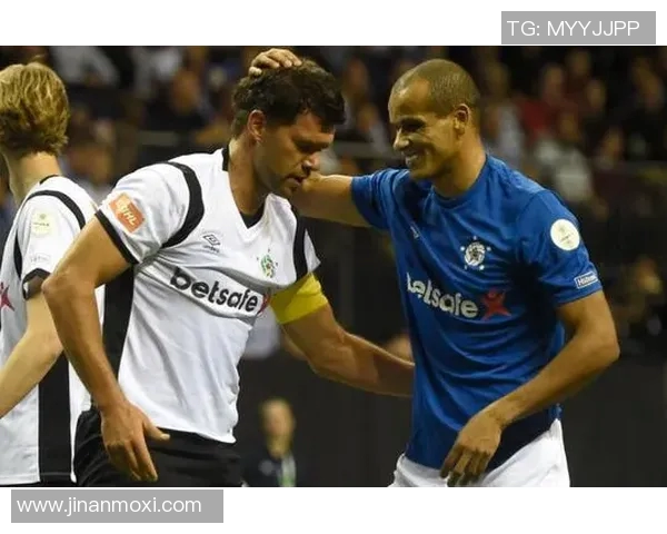 粉丝亲密接触足球巨星 现场互动感受明星魅力与热血激情