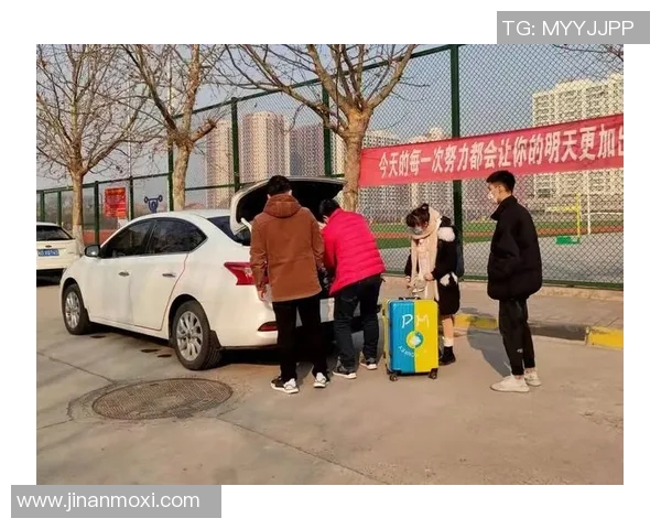 足球球星暖心护送球迷安全到家引发广泛关注与热烈讨论