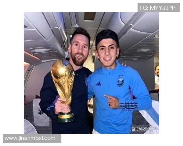 世界级足球巨星闪耀登场引爆全场粉丝热情共庆盛典时刻