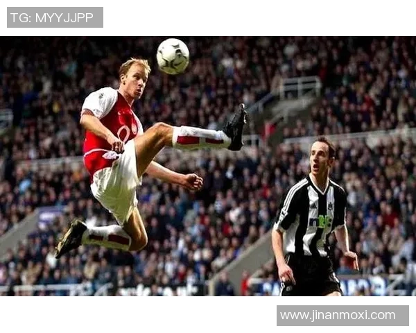 明星见到足球球星的激动心情如同梦想成真般热烈